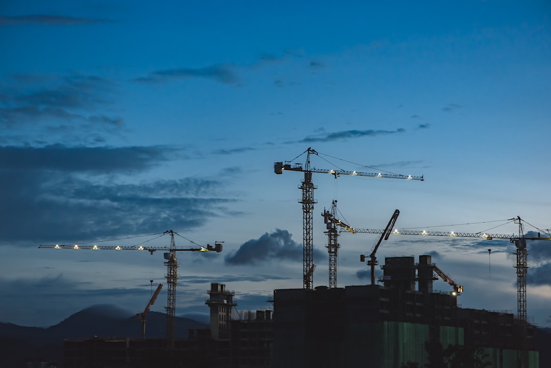 Services several-cranes-above-the-buildings-d46mxlsqrjw